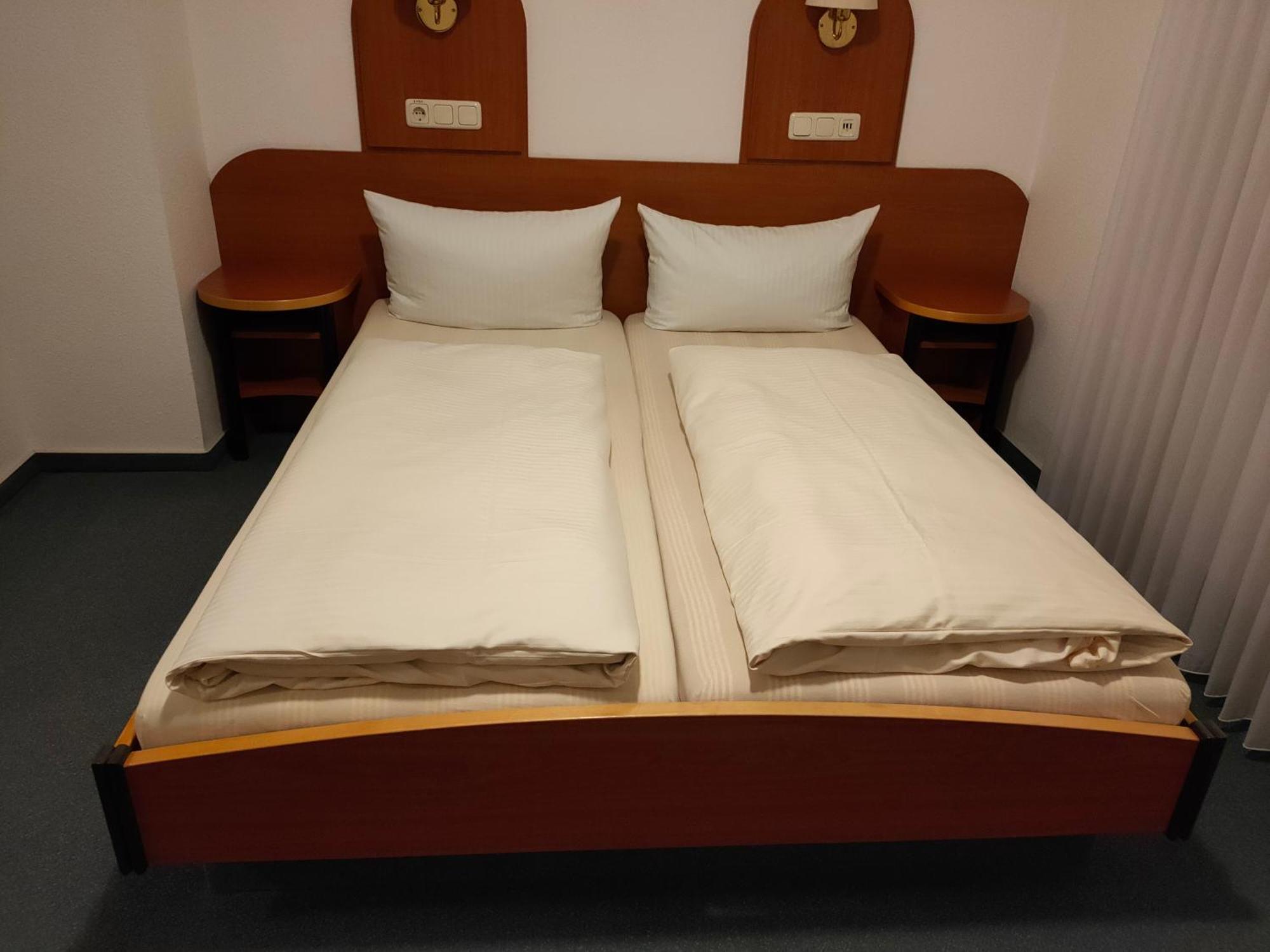 Hotel Zur Eisenbahn Rodgau Ngoại thất bức ảnh